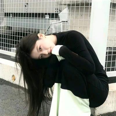 九顶假发的女孩